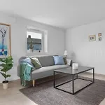 Two Bedroom Close To Leilighet