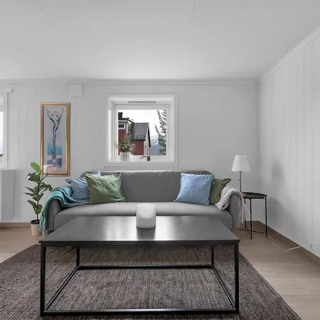 アパート Two Bedroom Close To The トロムソ